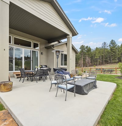 The homeowner meticulously maintained this yard. You won't find a home with better landscaping. 
Gorgeous covered patio that overlooks park.