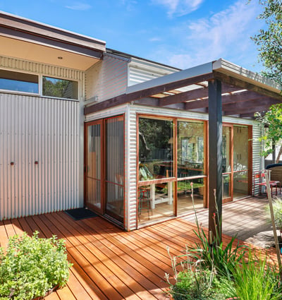 Discover a modern outdoor space featuring a spacious deck and abundant natural light ideal for gatherings.