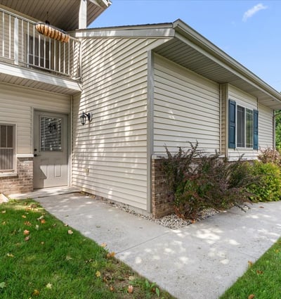 961 Spring Ct, West Bend, WI