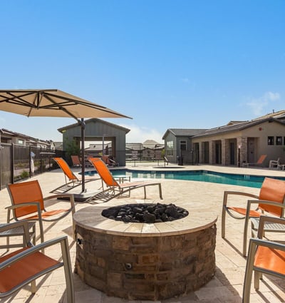 Stylish outdoor firepit lounge area with comfortable seating, creating a welcoming space for evening gatherings and relaxation.