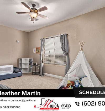 Bright and adaptable, this bedroom can serve as guest quarters, office, or hobby room. Natural light and comfortable finishes enhance the appeal of this Glendale property.