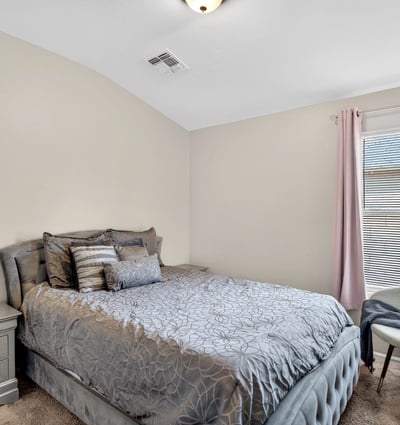 Secondary bedroom offering comfort, natural light, and versatility. Ideal for guests or family in this Casa Grande property.