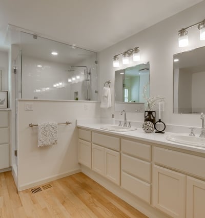 9025 NW Ash St., Portland, OR