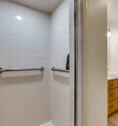 9025 NW Ash St., Portland, OR