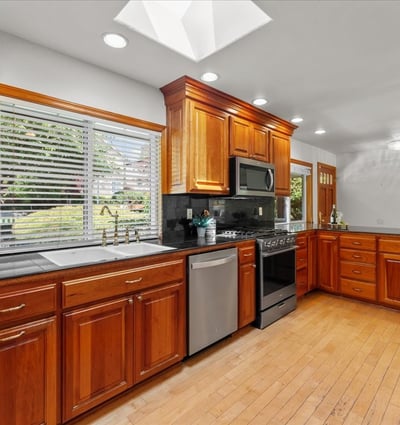9150 SW Salmon St, Portland, OR