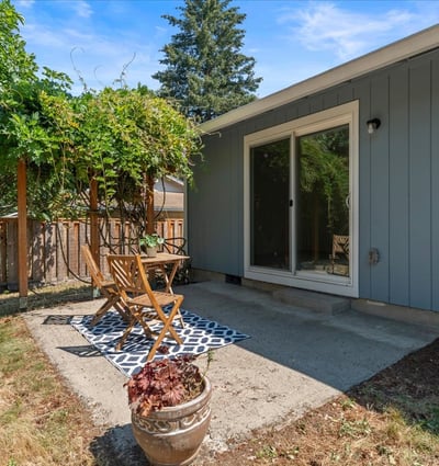 12025 SW Springwood Dr, Tigard, OR
