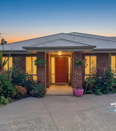 Welcoming home featuring vibrant landscaping and inviting entrance, perfect for enjoying the outdoors.