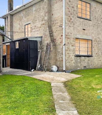 This spacious property features ample outdoor space and a versatile layout for various living options.