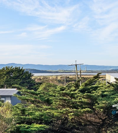 Discover expansive views of the landscape and rolling hills from this tranquil property, perfect for your retreat.