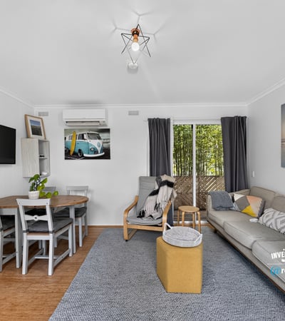 Bright and inviting living area with modern furnishings, perfect for relaxation and entertaining.