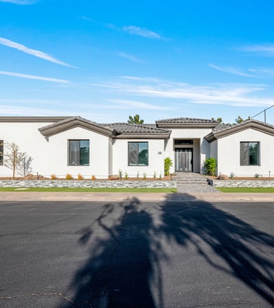 This remodeled 3,097 sq ft Scottsdale home blends spacious interiors, high-end finishes, and prime golf course views.