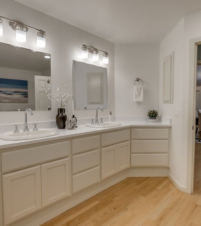 9025 NW Ash St., Portland, OR