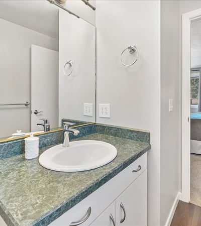 6990 SW Heath Pl, Beaverton, OR