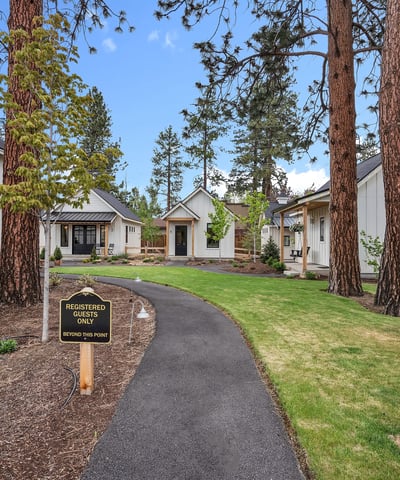 560 E Main Avenue, Sisters, OR
