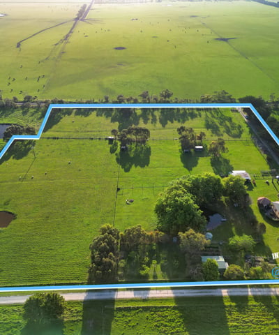 Spacious rural property featuring vast green pastures, ample land for livestock, and scenic views throughout.