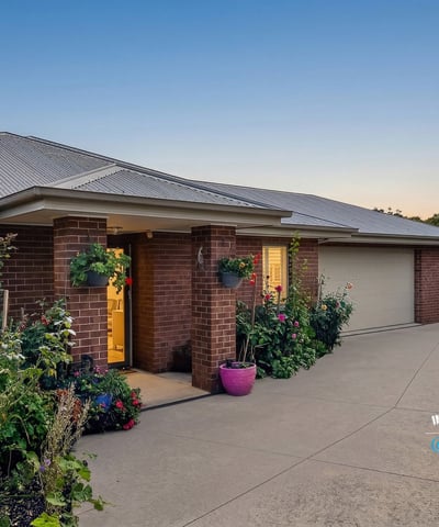 Discover this inviting home featuring lush landscaping and a spacious driveway, ideal for family gatherings.