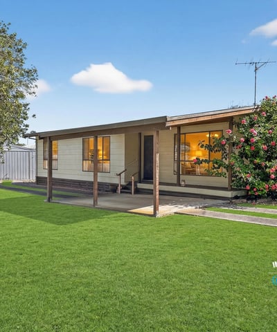 Well-maintained home featuring a spacious yard, ideal for outdoor activities and family gatherings.