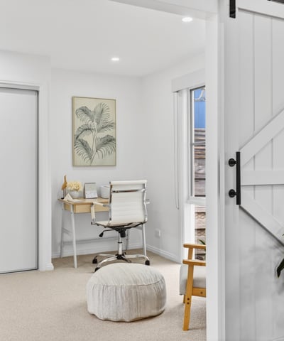 Bright and inviting workspace featuring modern furnishings and natural light, perfect for productivity and relaxation.