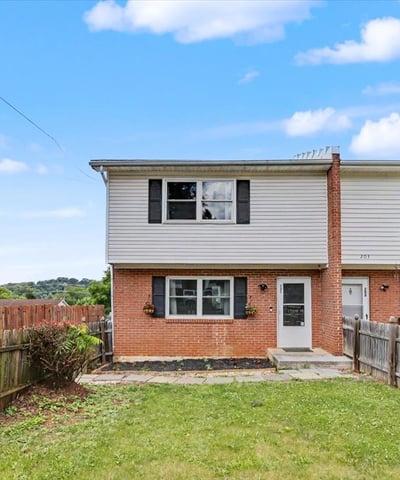 205 S Shenandoah Ave, Front Royal, VA