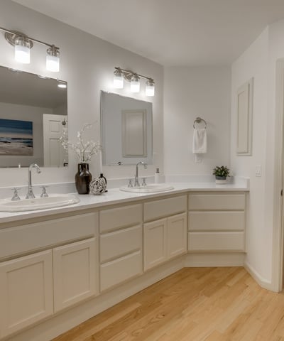 9025 NW Ash St., Portland, OR