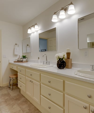 9025 NW Ash St., Portland, OR