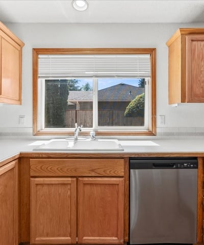 12402 Cominger Dr, Oregon City, OR