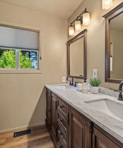 10100 SE Walnut Drive, Happy Valley, OR