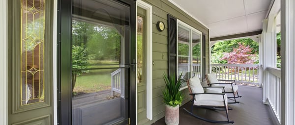 Covered front porch. Perfect place to enjoying coffe in the morning or ice tea in the afternoon.