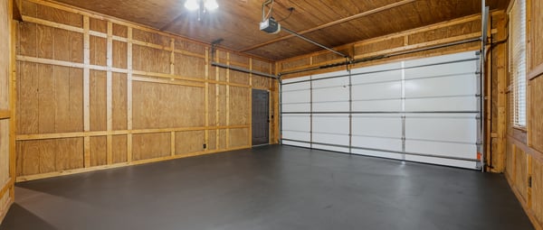 Spacious garage!