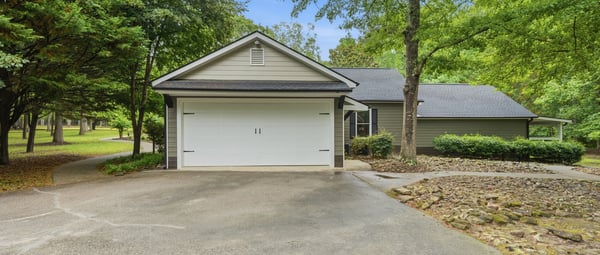 Spacious garage