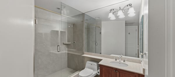 215-7071 Bayview Ave, Thornhill, ON