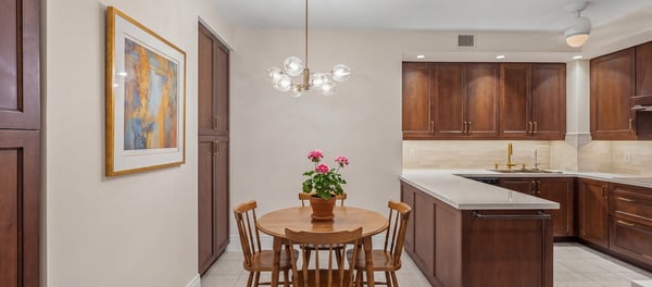215-7071 Bayview Ave, Thornhill, ON