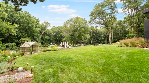 17 Pine Ridge Road, Woodbridge, CT