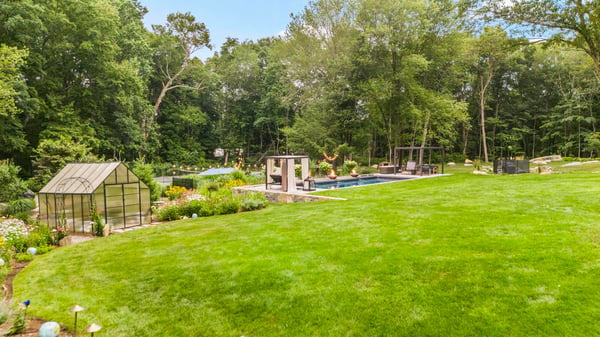 17 Pine Ridge Road, Woodbridge, CT