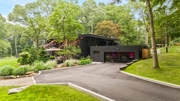 17 Pine Ridge Road, Woodbridge, CT