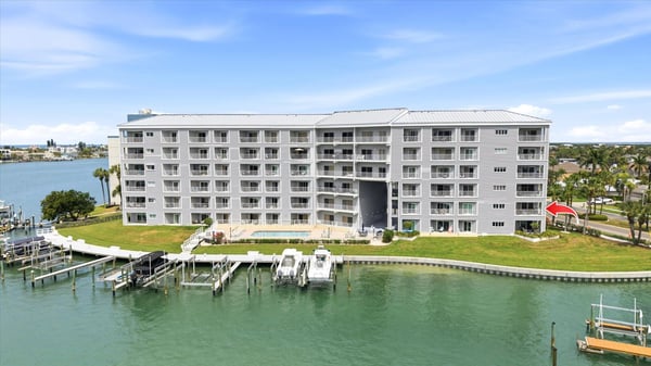 610 Island Way, 201, Clearwater Beach, FL