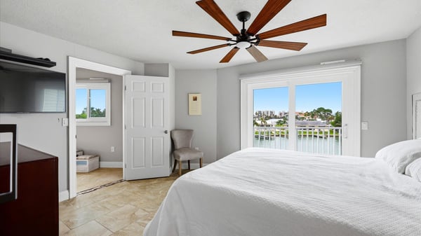 610 Island Way, 201, Clearwater Beach, FL