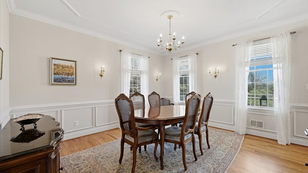Dining Room with Chair Rail Molding
