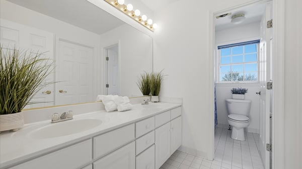 Upper Level - 2nd Full Bathroom