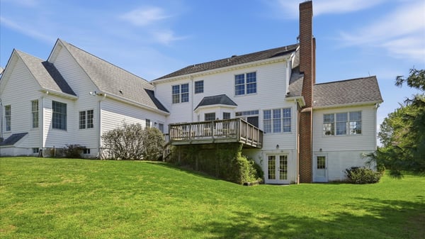 Large Fenced Rear Yard