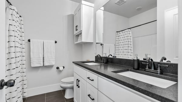 Upstairs Bathroom with Dual Vanity, Linin Closet, and Tub/Shower Combo