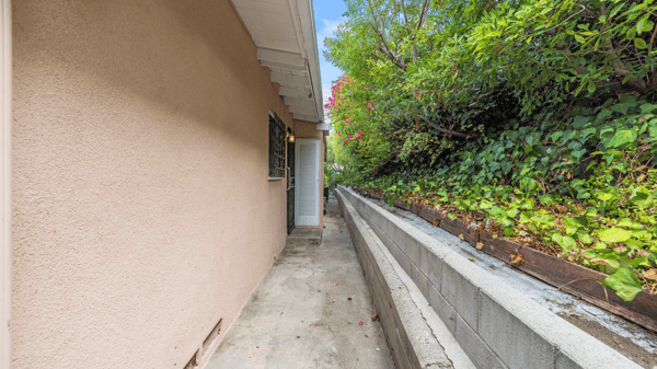 2132 Alcyona Dr, Los Angeles, CA