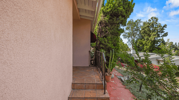 2132 Alcyona Dr, Los Angeles, CA