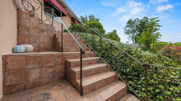 2132 Alcyona Dr, Los Angeles, CA