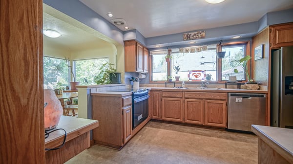 1052 W 10th Ave, Eugene, OR
