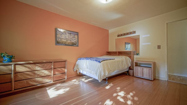 1052 W 10th Ave, Eugene, OR