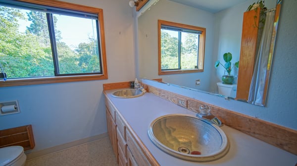 1052 W 10th Ave, Eugene, OR