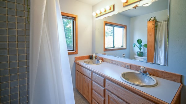 1052 W 10th Ave, Eugene, OR