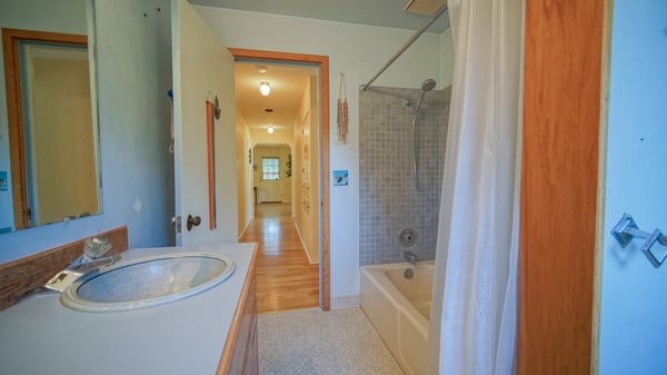 1052 W 10th Ave, Eugene, OR