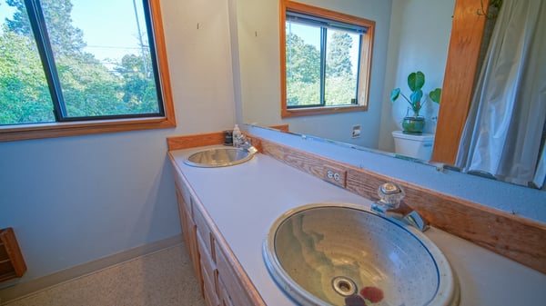 1052 W 10th Ave, Eugene, OR